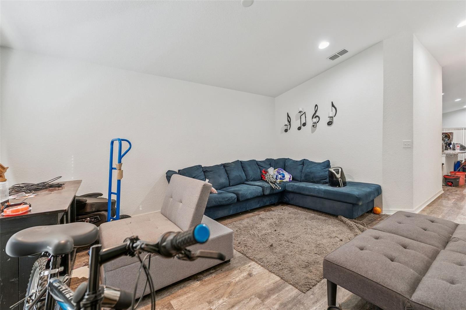 Image 4 of 21 For 206 Lake Mariana Place