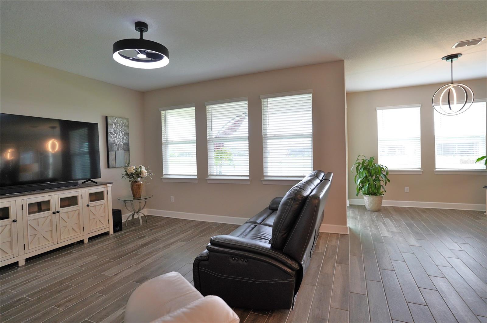 Image 19 of 100 For 286 Daylily Boulevard