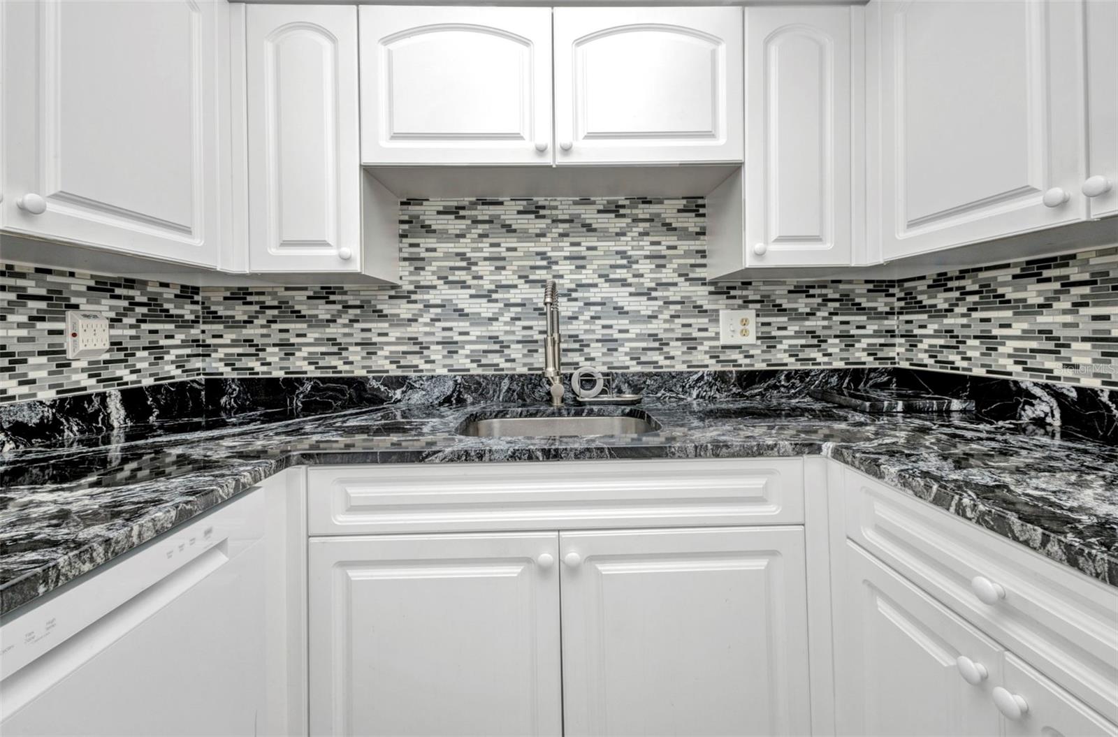 Image 18 of 54 For 2437 Harbor Boulevard 114