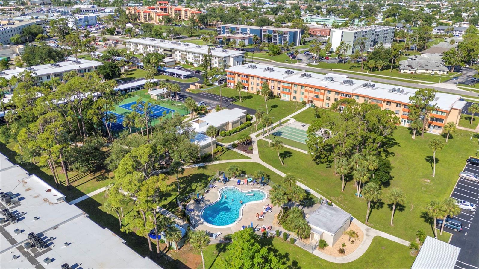 Image 49 of 54 For 2437 Harbor Boulevard 114