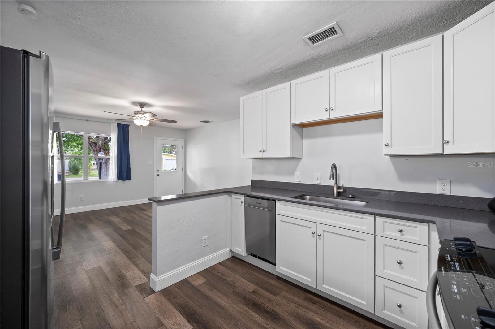 Image 10 of 46 For 525 Burland Street