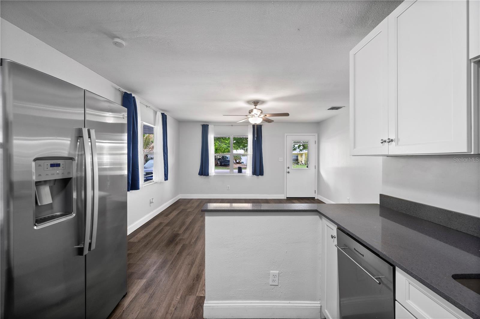 Image 11 of 46 For 525 Burland Street