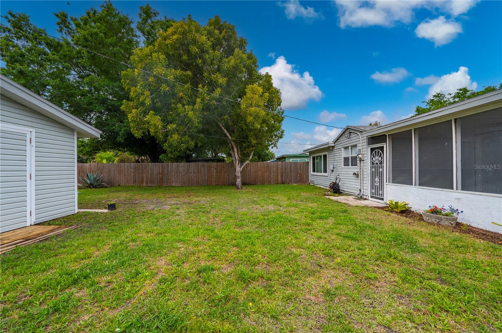 Image 33 of 46 For 525 Burland Street