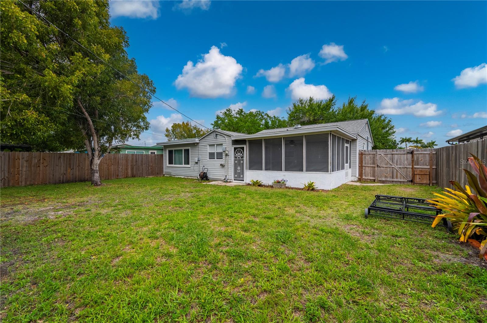 Image 34 of 46 For 525 Burland Street