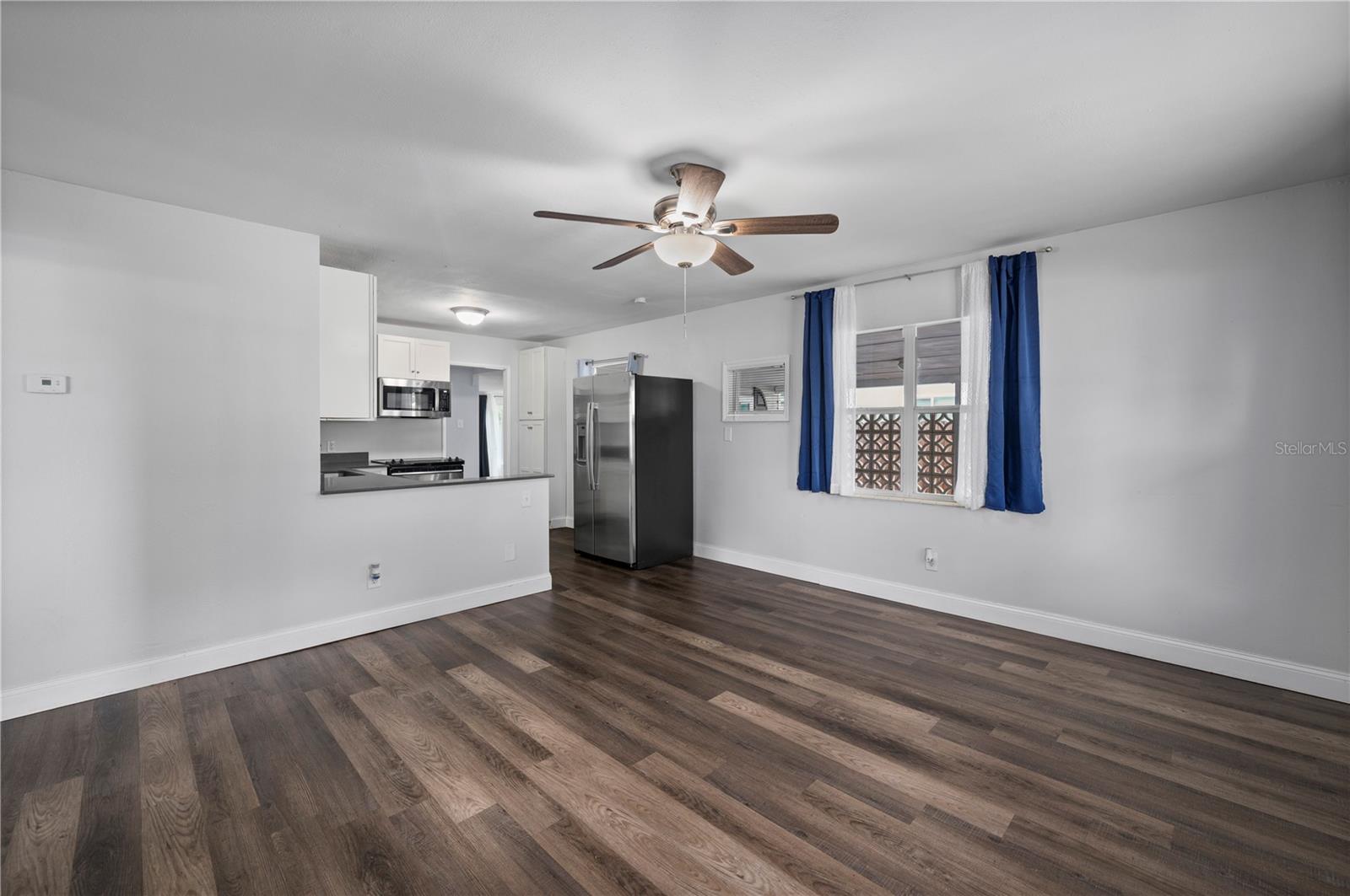 Image 4 of 46 For 525 Burland Street