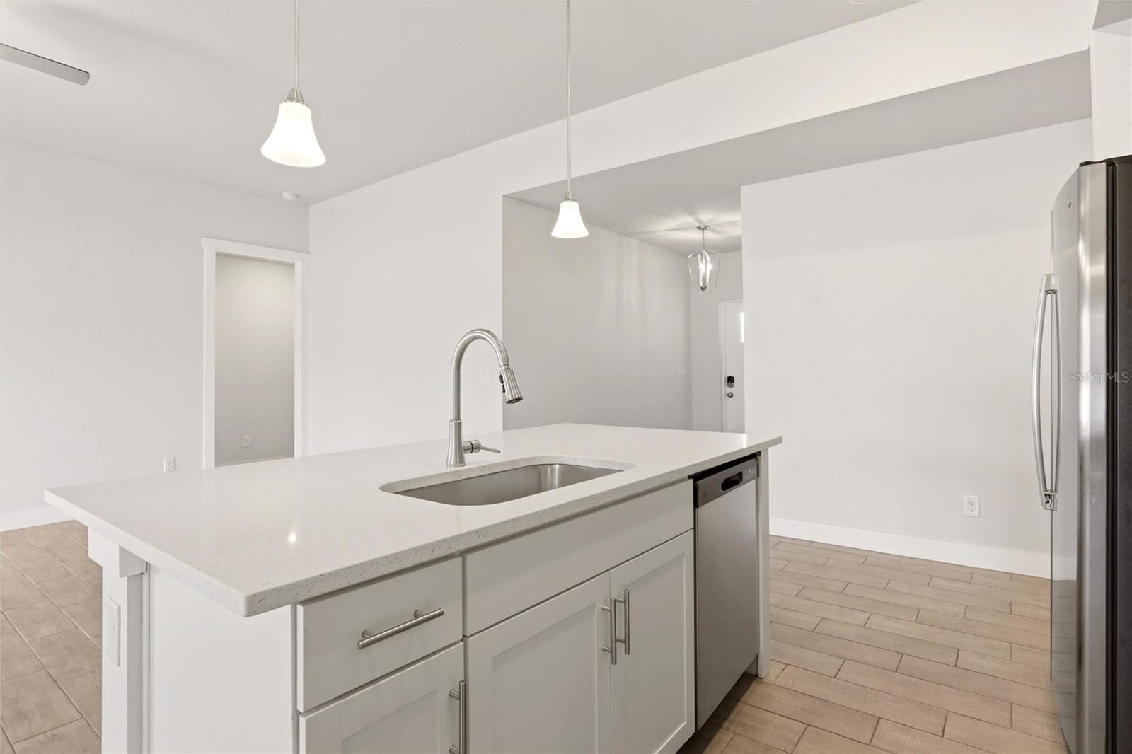 Image 10 of 40 For 870 Columbia Street