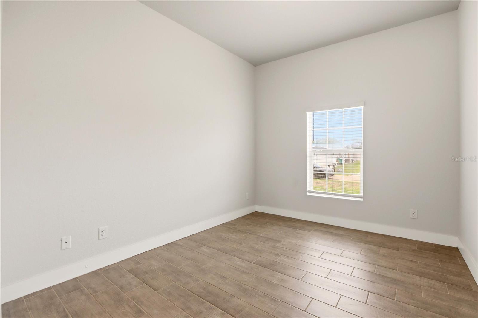 Image 22 of 40 For 870 Columbia Street