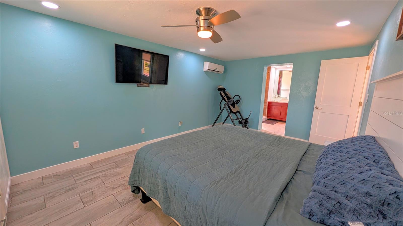 Image 30 of 54 For 1212 Pineland Avenue