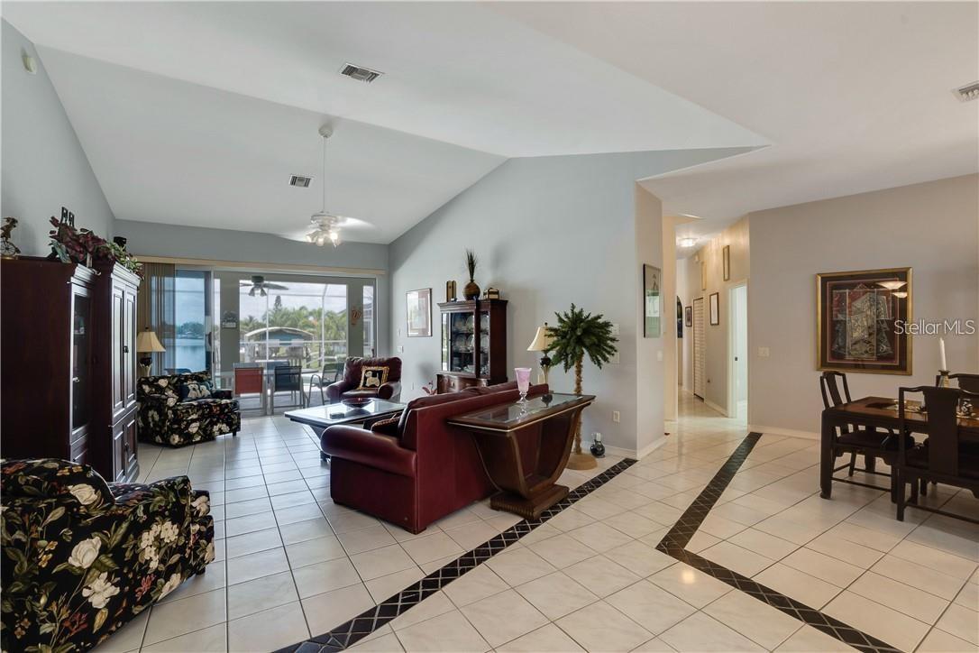 Image 4 of 36 For 15352 Pottstown Avenue