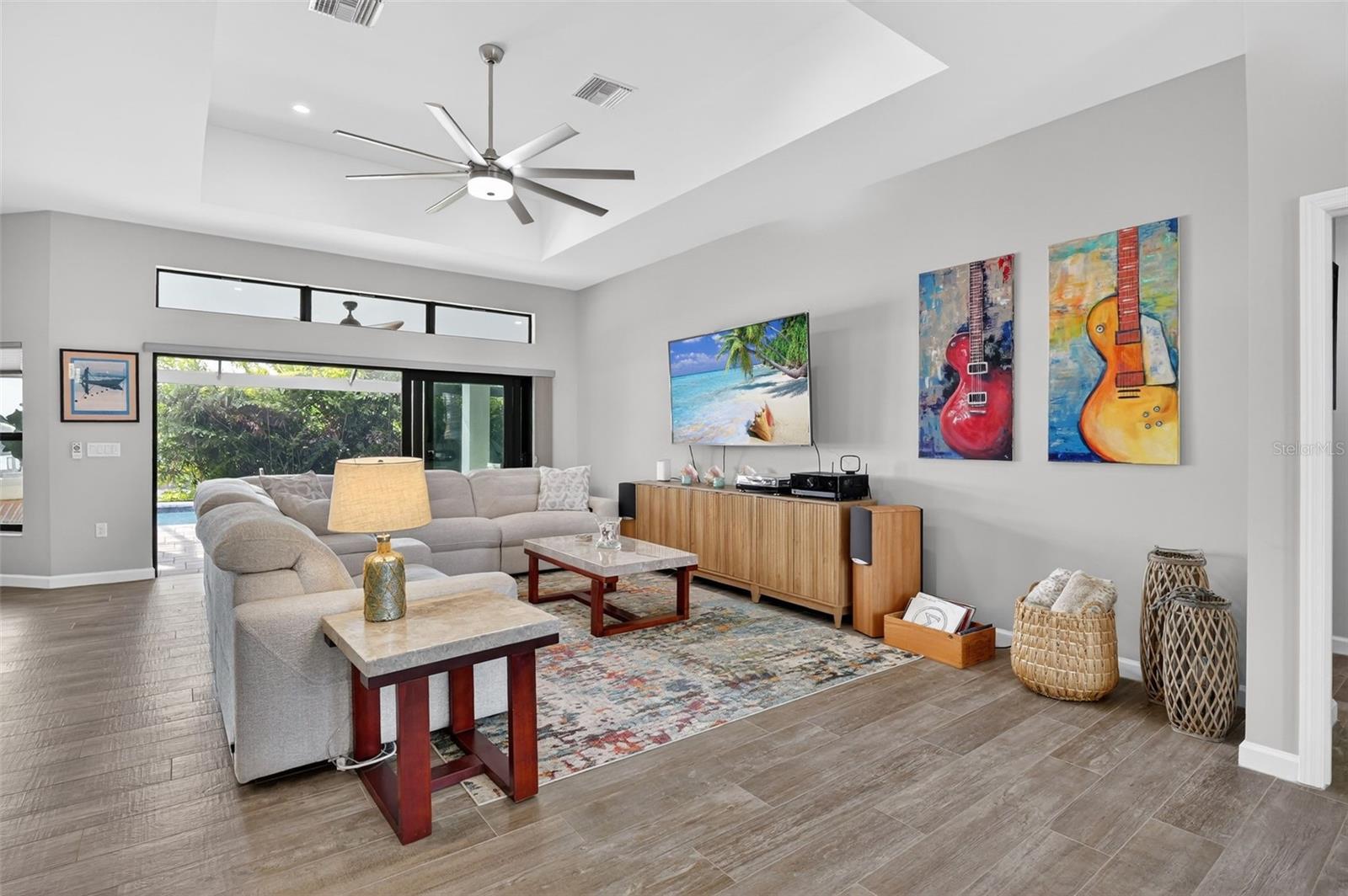 Image 27 of 88 For 230 18th Street