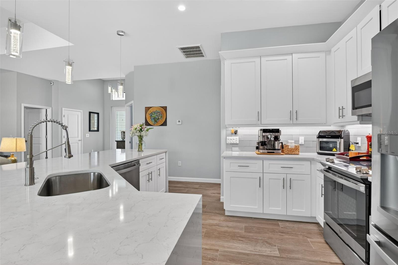 Image 36 of 88 For 230 18th Street