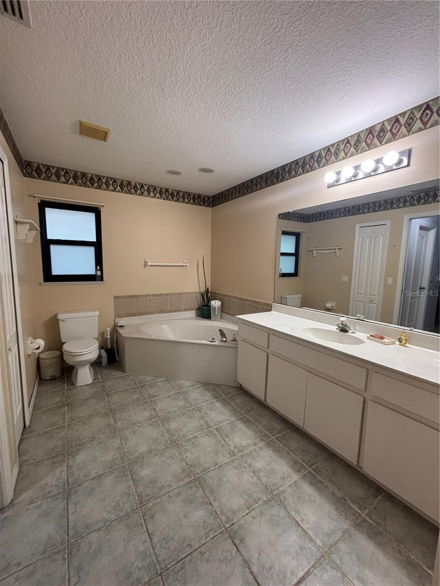 Image 13 of 85 For 8444 Delong Avenue