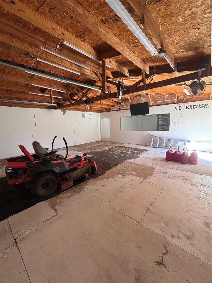 Image 29 of 85 For 8444 Delong Avenue