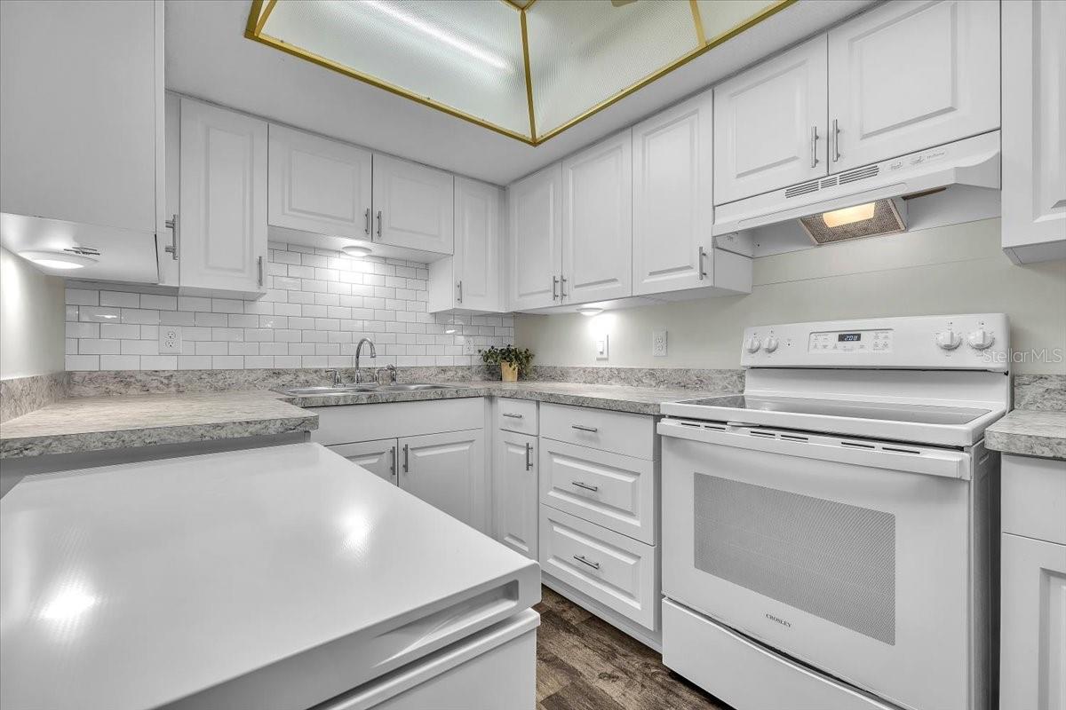 Image 10 of 39 For 4085 Drance Street