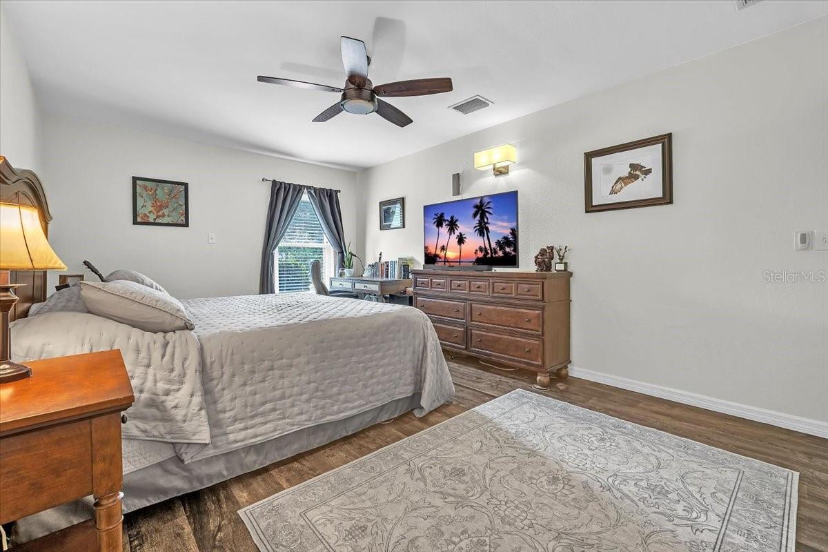 Image 19 of 39 For 4085 Drance Street