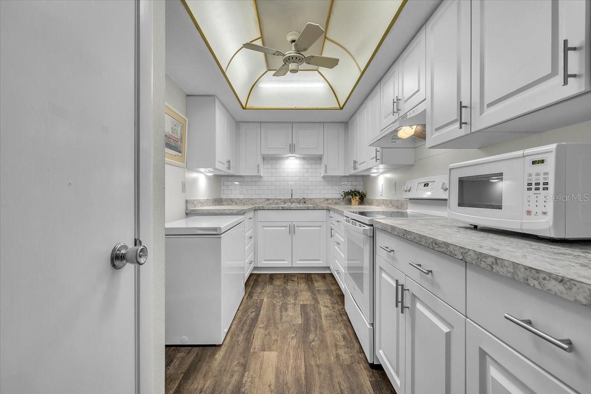 Image 9 of 39 For 4085 Drance Street