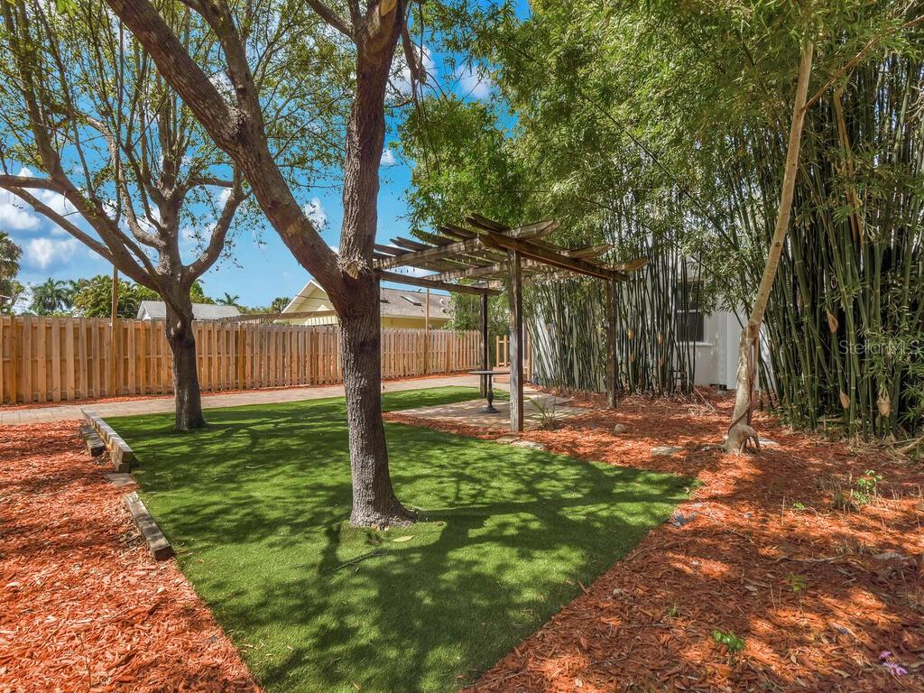 Image 28 of 33 For 1446 Poinciana Avenue