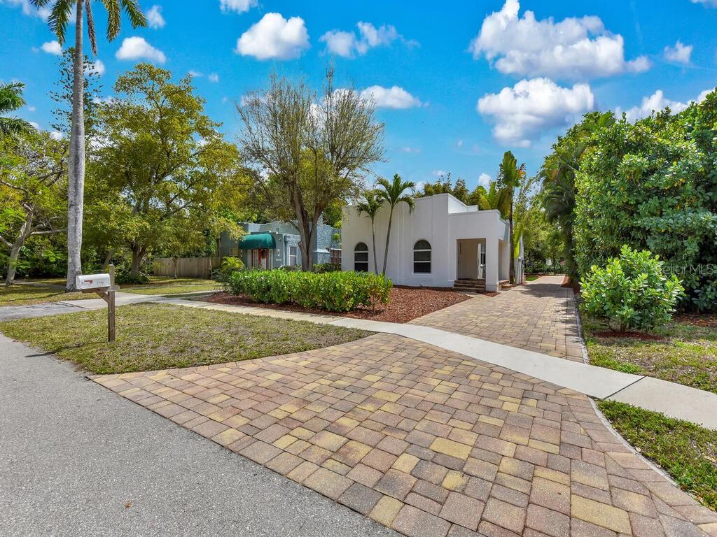 Image 3 of 33 For 1446 Poinciana Avenue