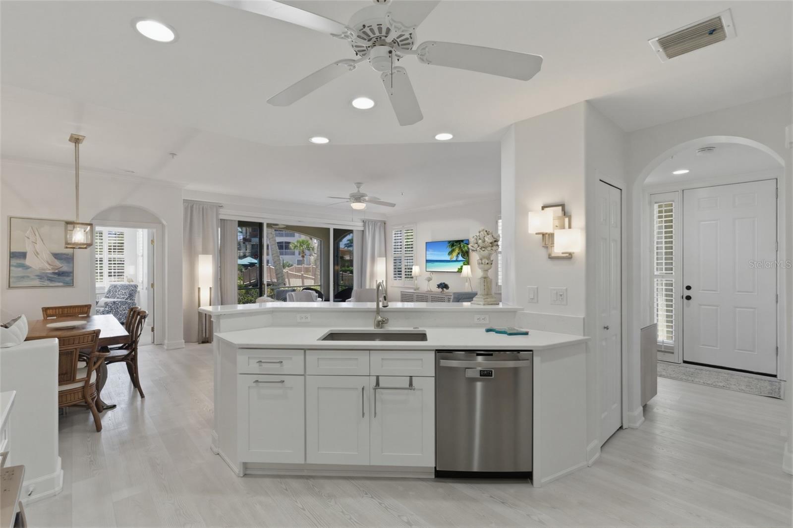 Image 20 of 65 For 3450 Sunset Key Circle 101