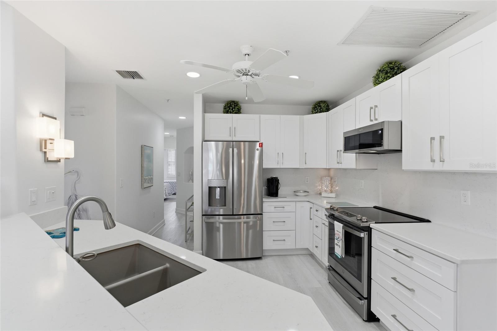 Image 21 of 65 For 3450 Sunset Key Circle 101