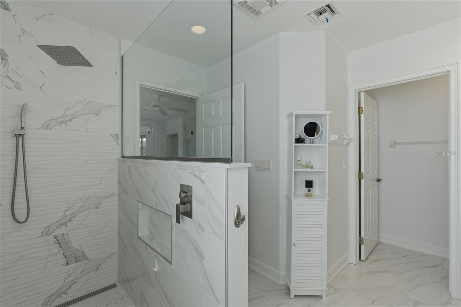 Image 34 of 65 For 3450 Sunset Key Circle 101