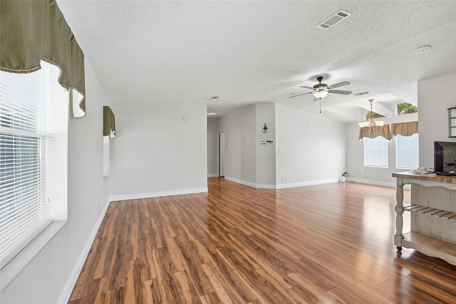 Image 21 of 58 For 324 Cypress Run Court