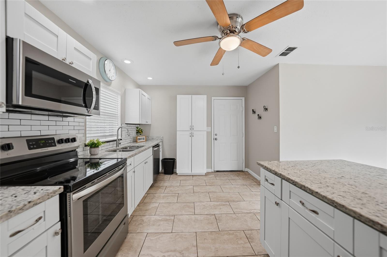 Image 11 of 28 For 744 Conreid Drive Ne