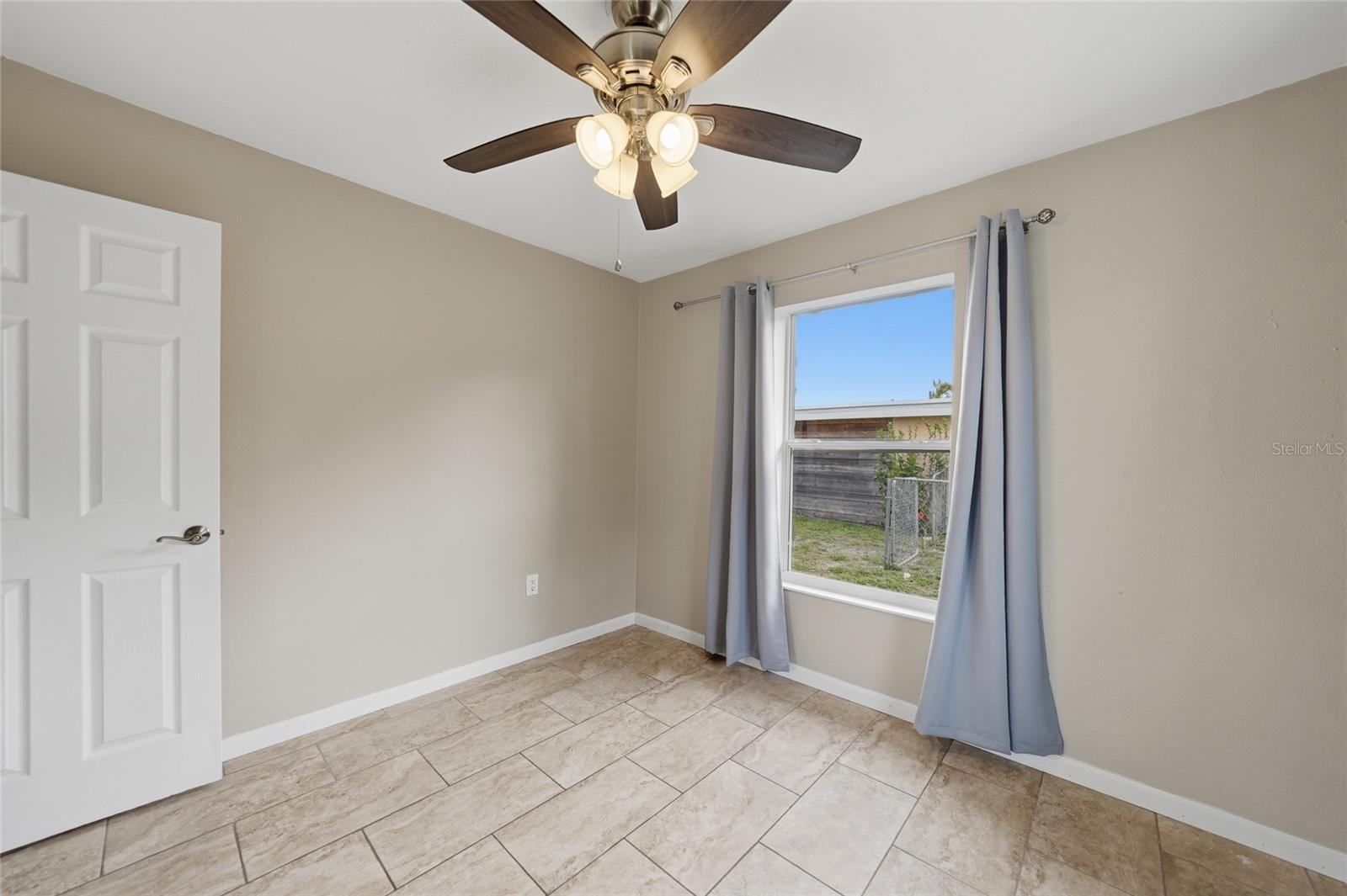 Image 19 of 28 For 744 Conreid Drive Ne