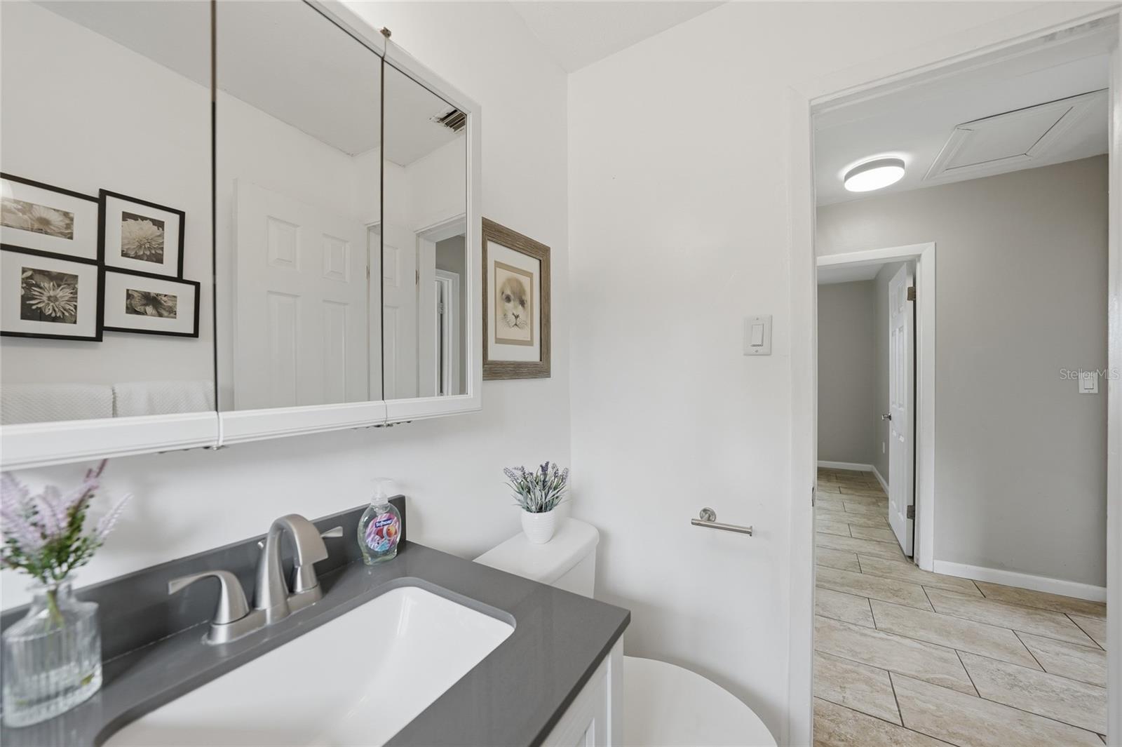 Image 21 of 28 For 744 Conreid Drive Ne