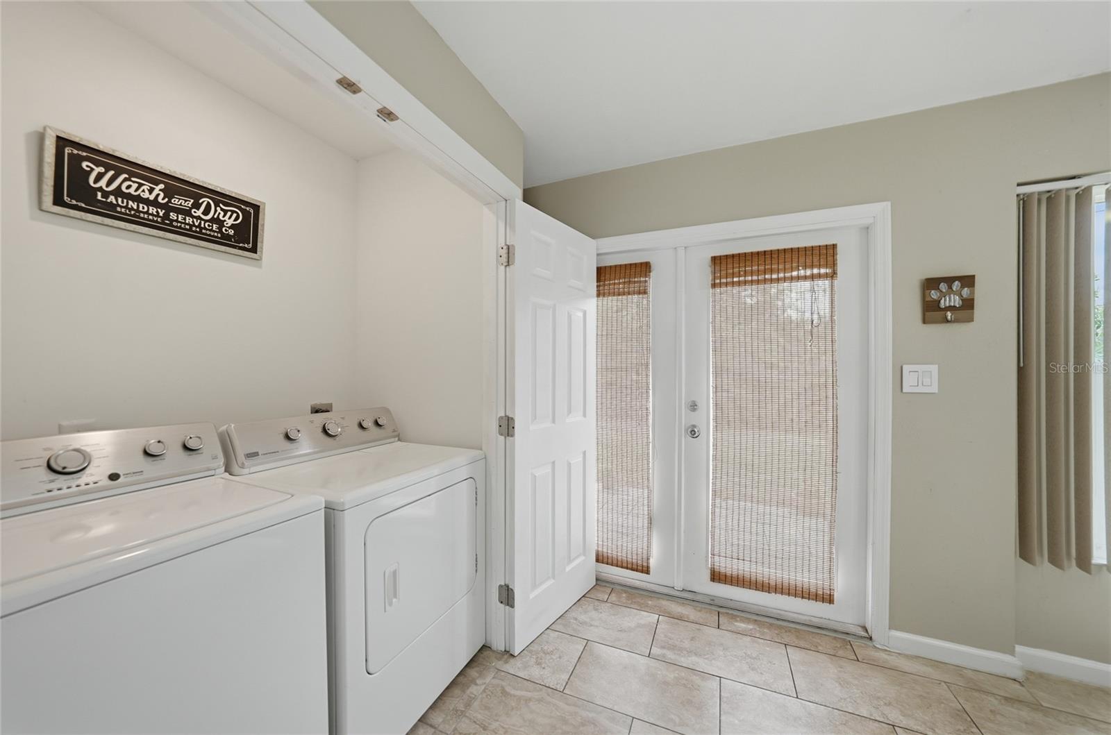 Image 22 of 28 For 744 Conreid Drive Ne