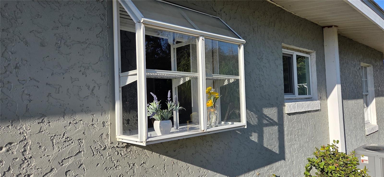 Image 23 of 28 For 744 Conreid Drive Ne