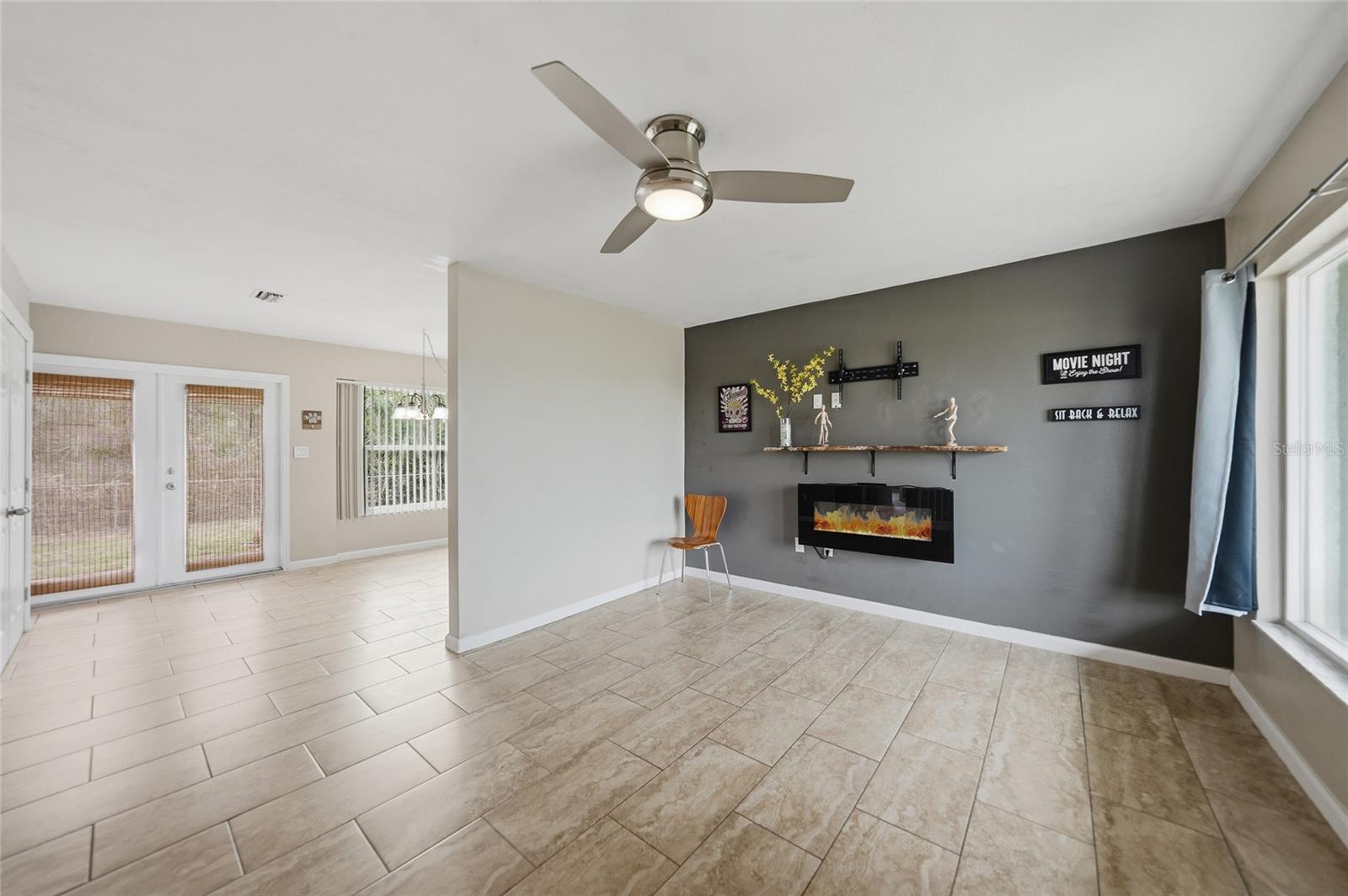 Image 7 of 28 For 744 Conreid Drive Ne