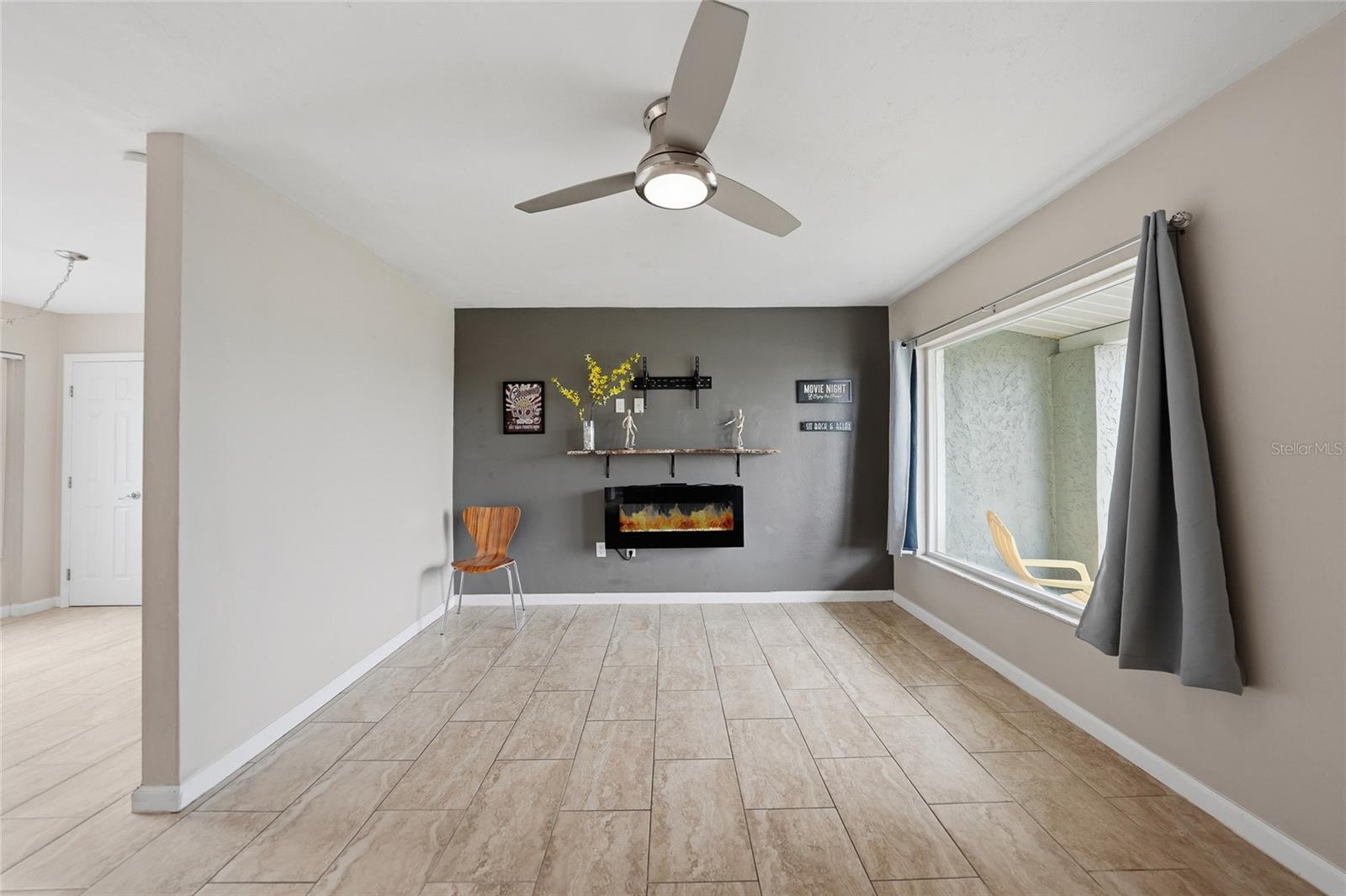 Image 8 of 28 For 744 Conreid Drive Ne