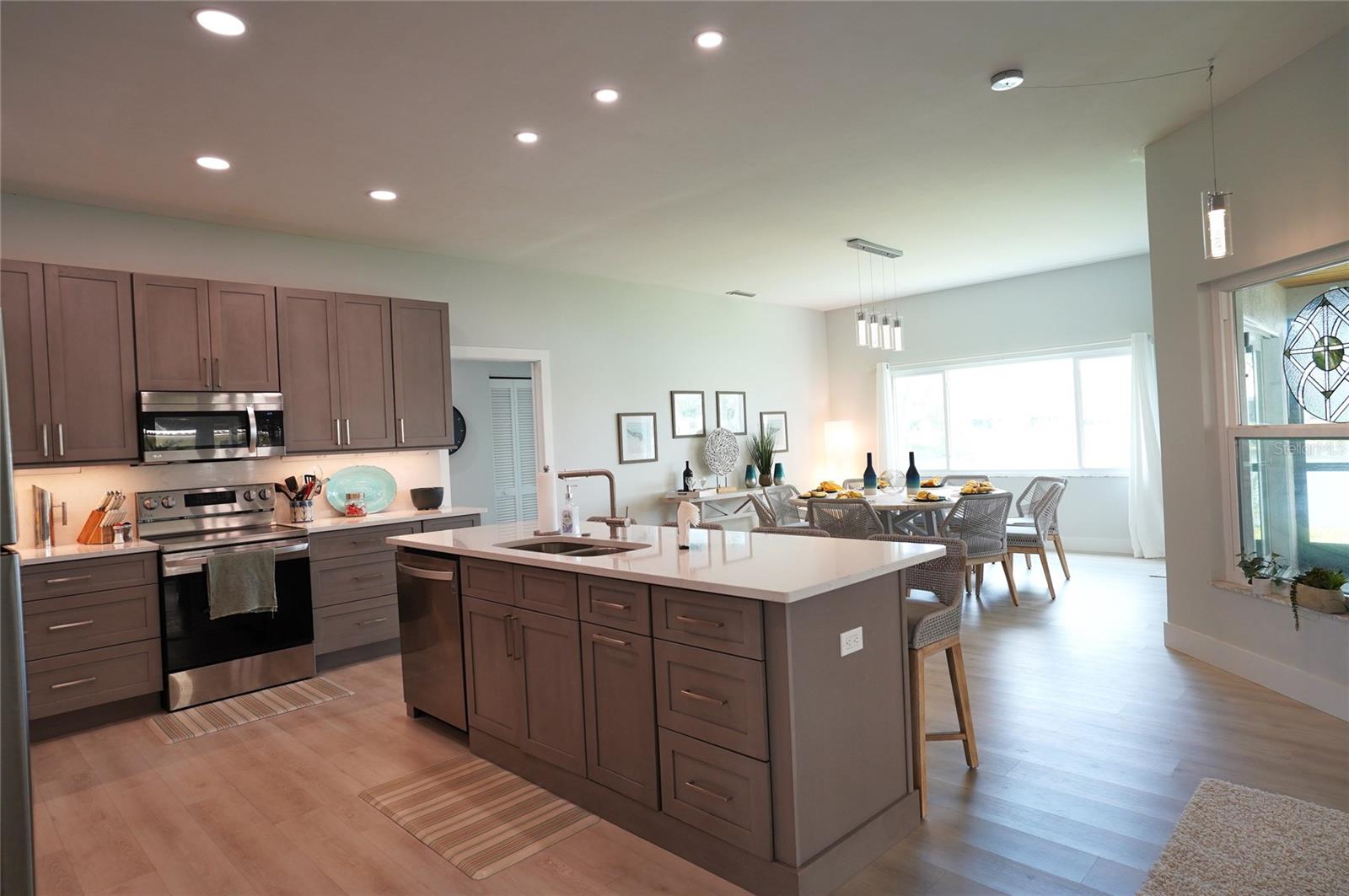 Image 16 of 95 For 204 Carriage House Lane 204