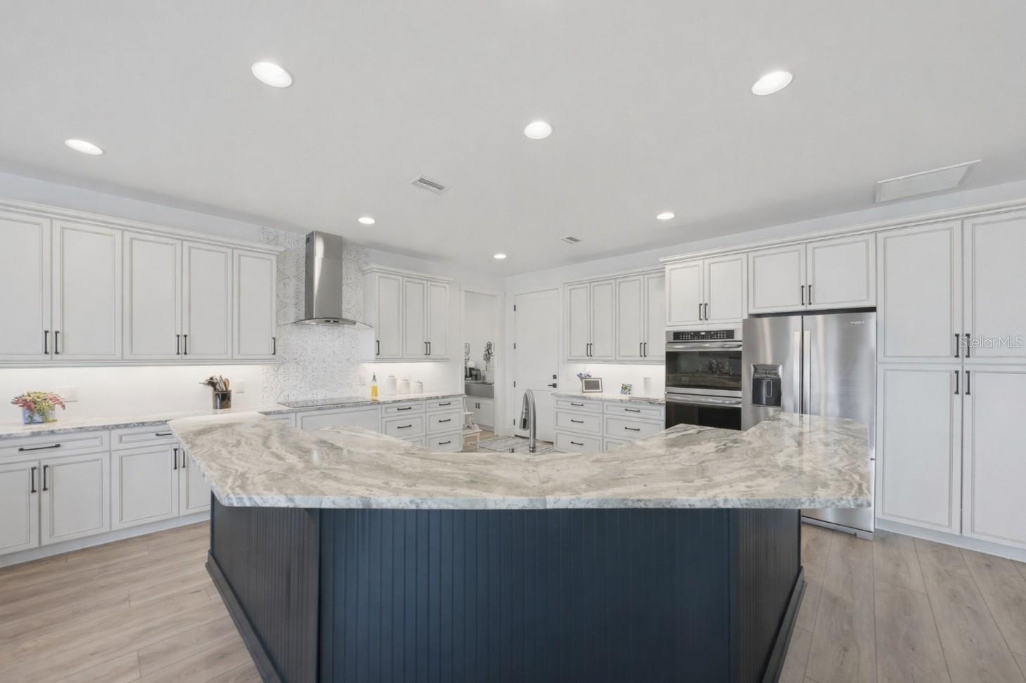 Image 12 of 34 For 2750 Marion Avenue