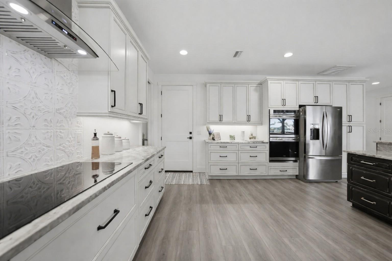 Image 13 of 34 For 2750 Marion Avenue