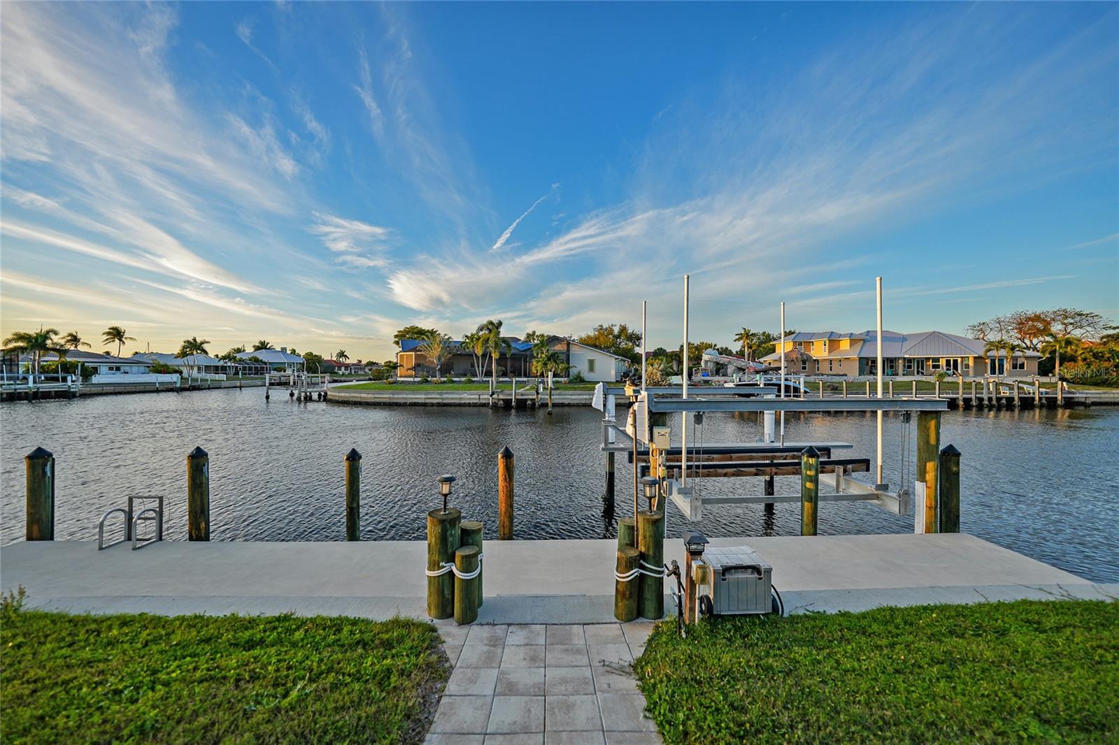 Image 4 of 34 For 2750 Marion Avenue