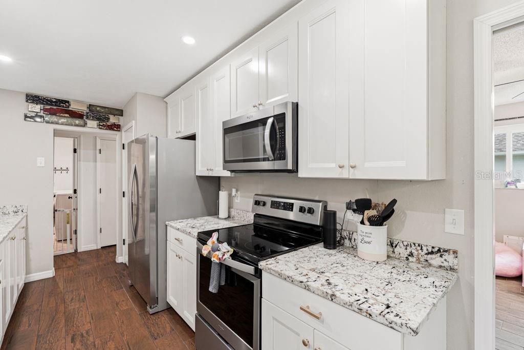 Image 19 of 37 For 2471 Celebes Court