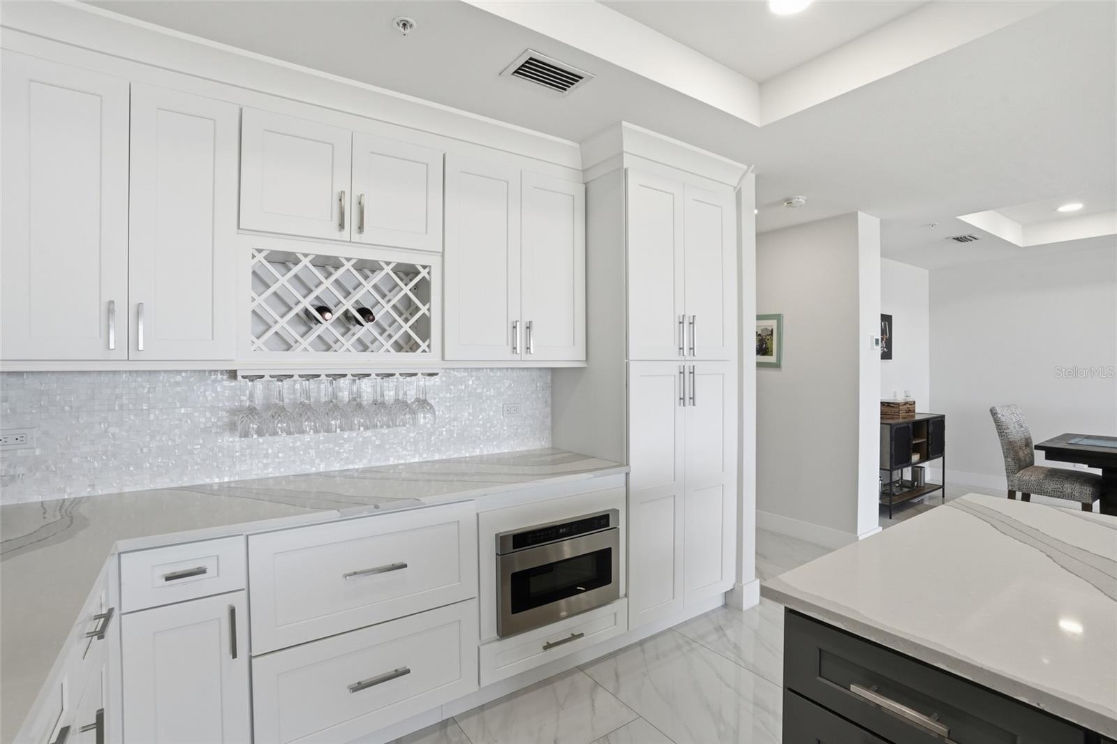 Image 20 of 41 For 1425 Park Beach Circle 124