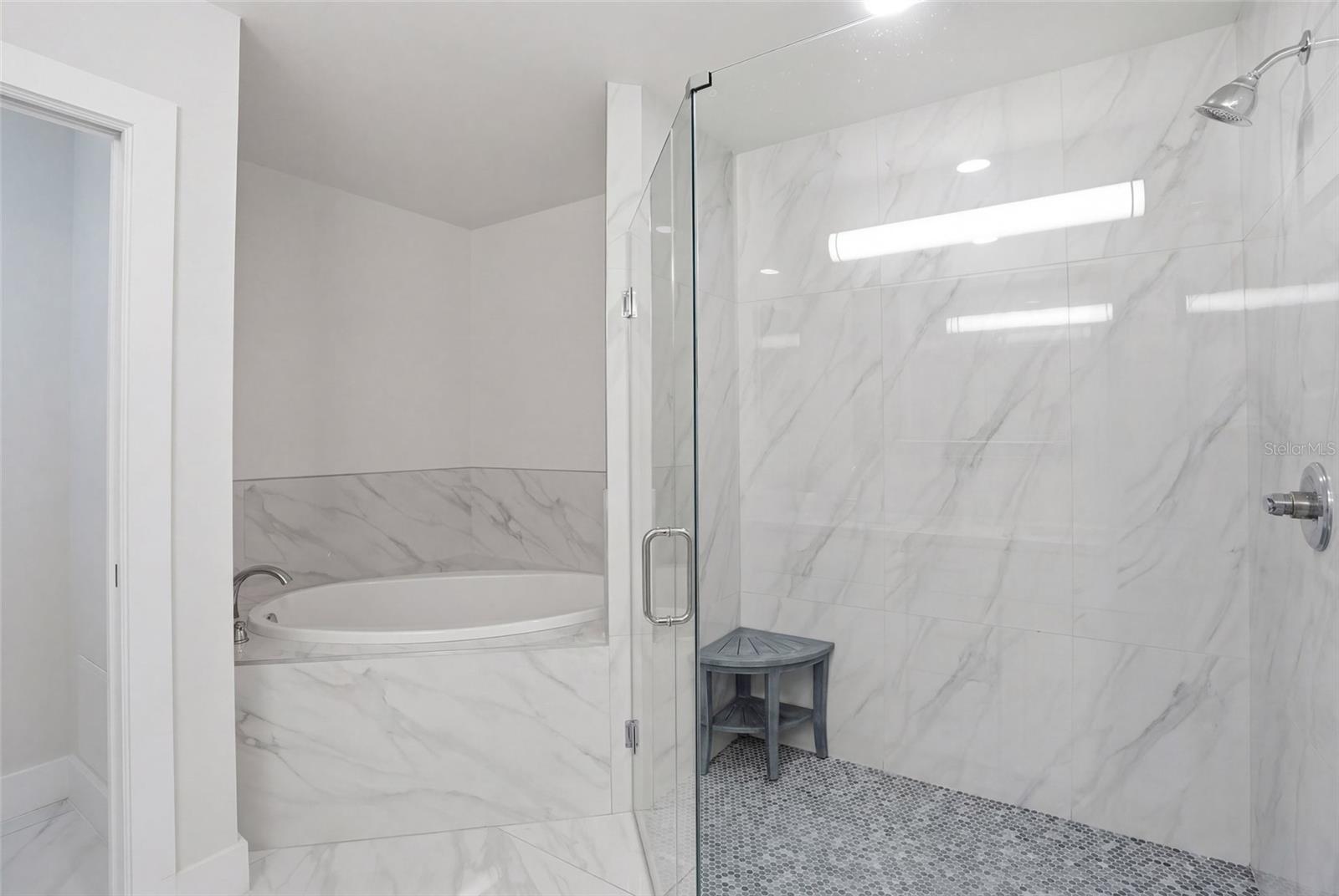 Image 27 of 41 For 1425 Park Beach Circle 124