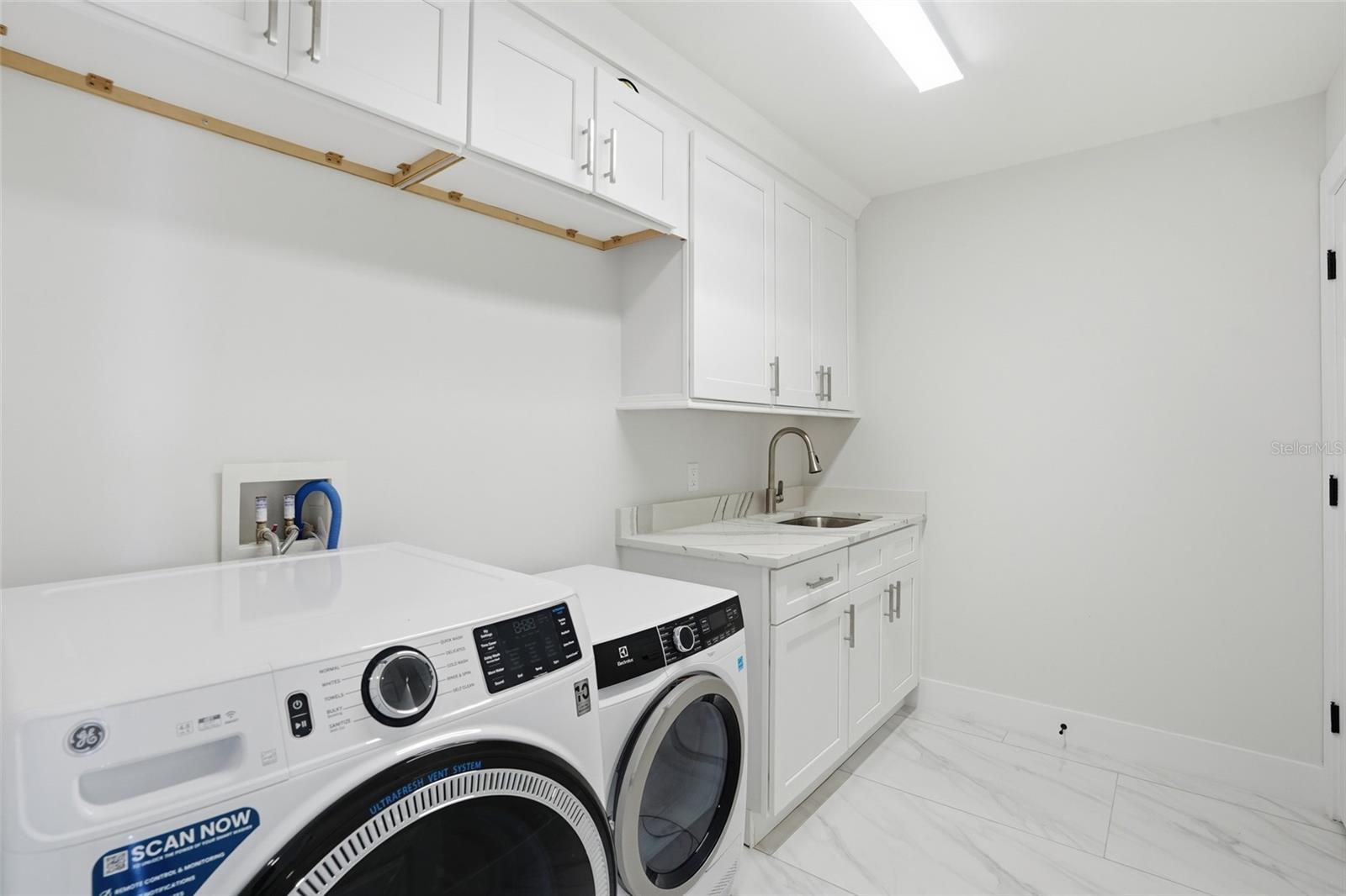 Image 33 of 41 For 1425 Park Beach Circle 124