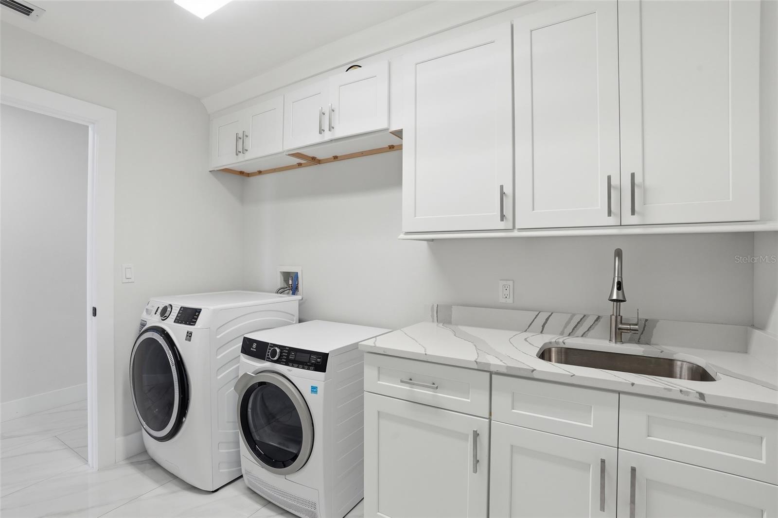 Image 34 of 41 For 1425 Park Beach Circle 124