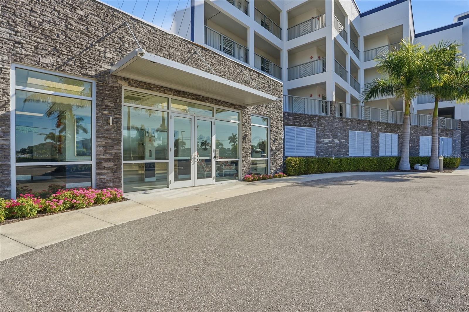 Image 5 of 41 For 1425 Park Beach Circle 124