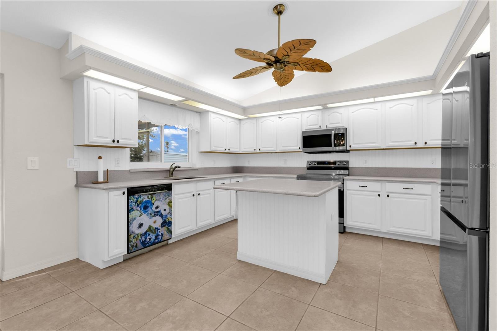 Image 4 of 66 For 18939 Ayrshire Circle