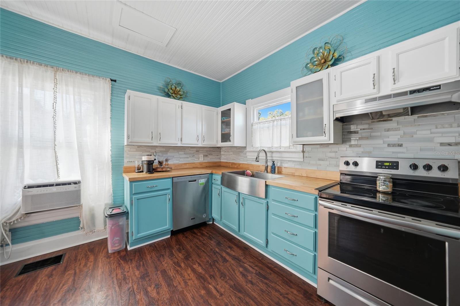 Image 12 of 62 For 127 5th Street W