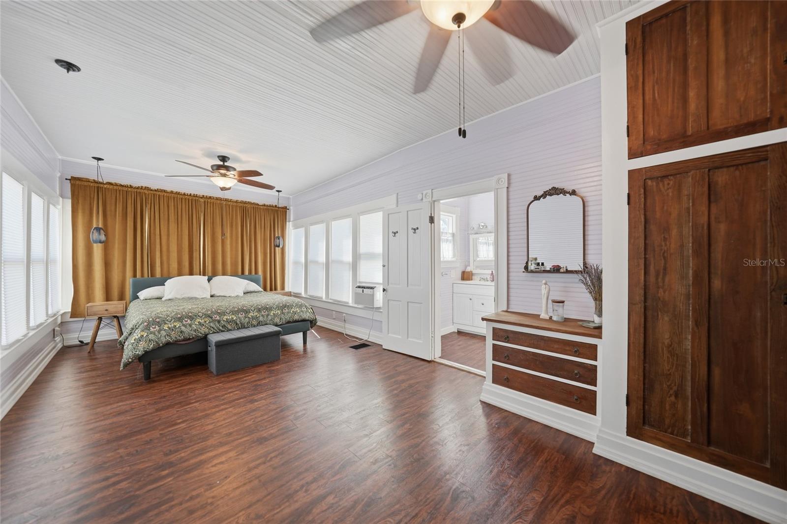 Image 18 of 62 For 127 5th Street W