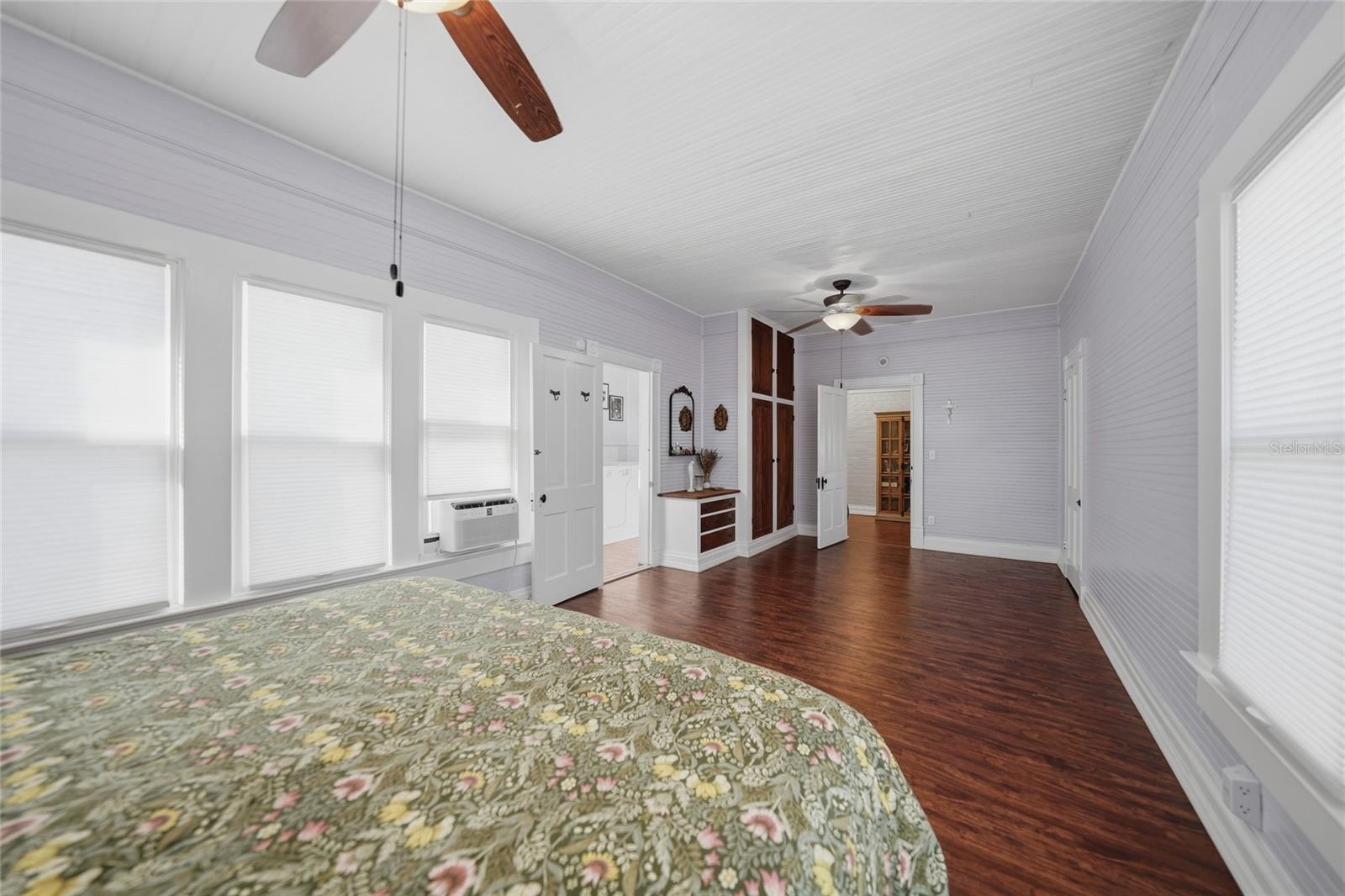 Image 19 of 62 For 127 5th Street W