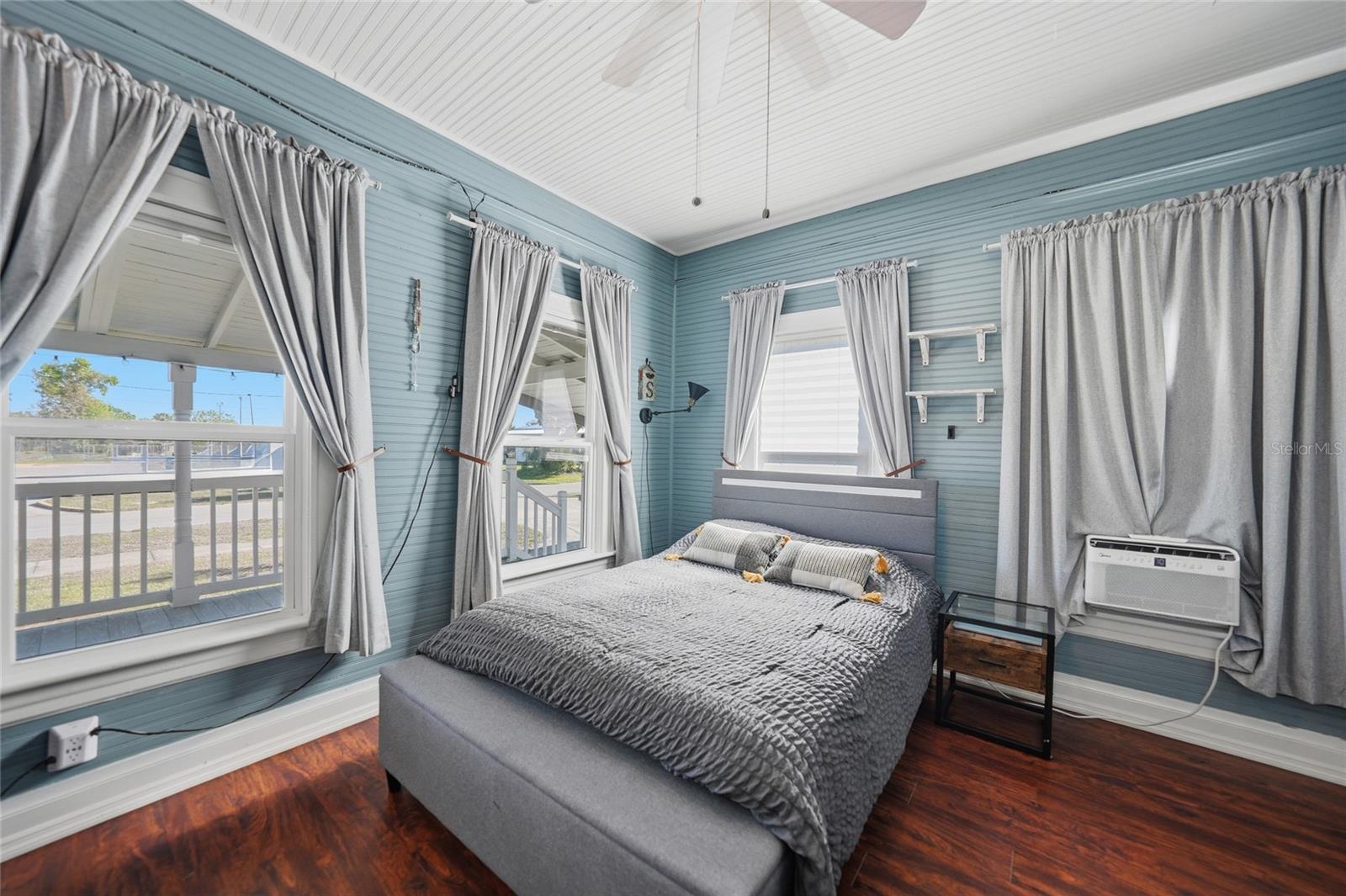 Image 25 of 62 For 127 5th Street W