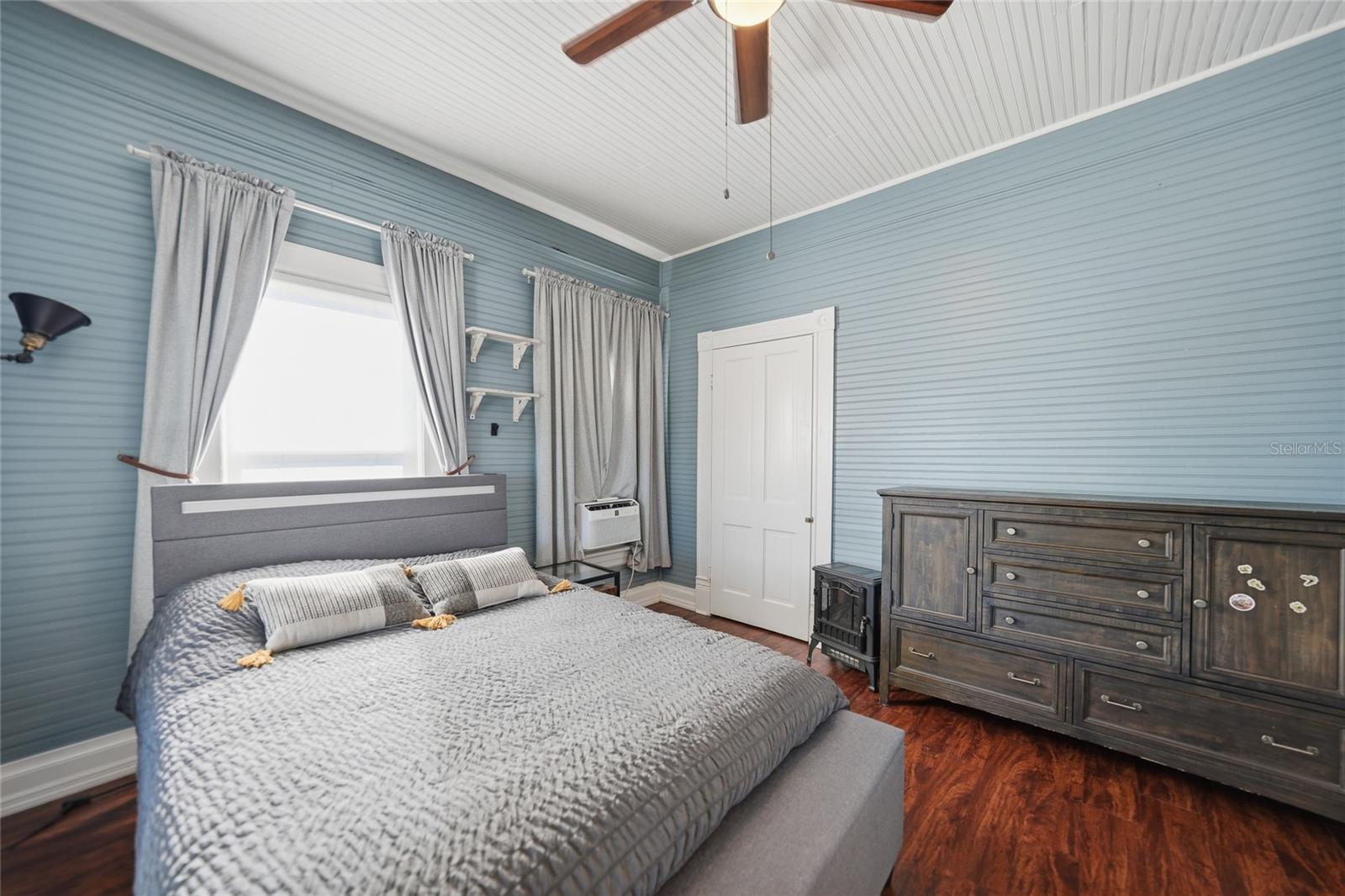 Image 26 of 62 For 127 5th Street W