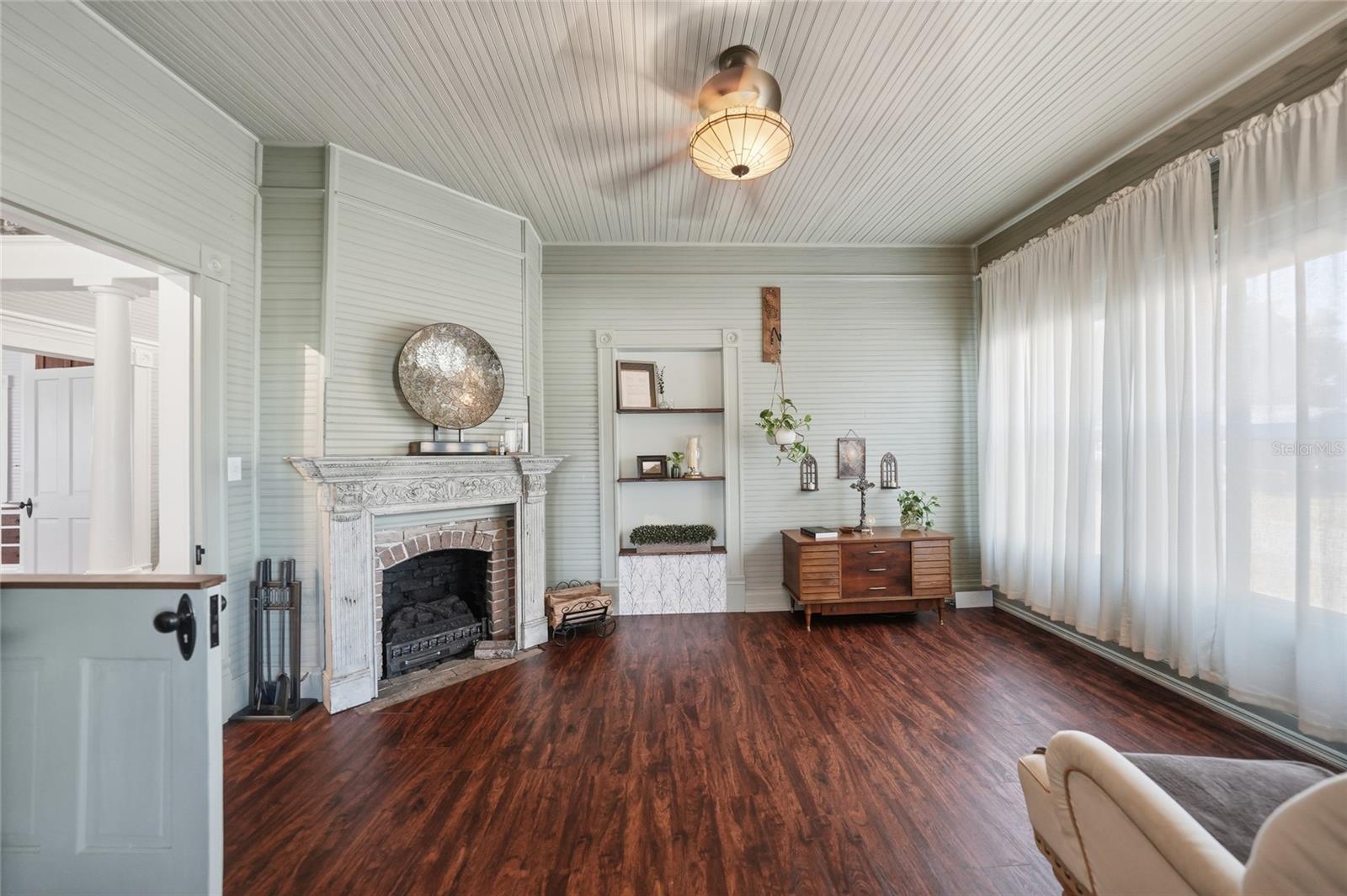 Image 7 of 62 For 127 5th Street W